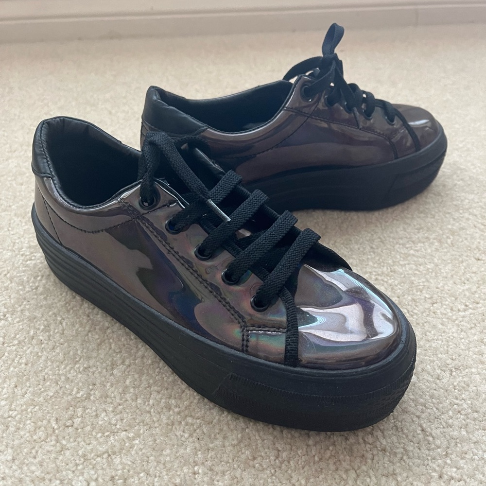 Andre Oil Slick Holographic Platform Sneakers